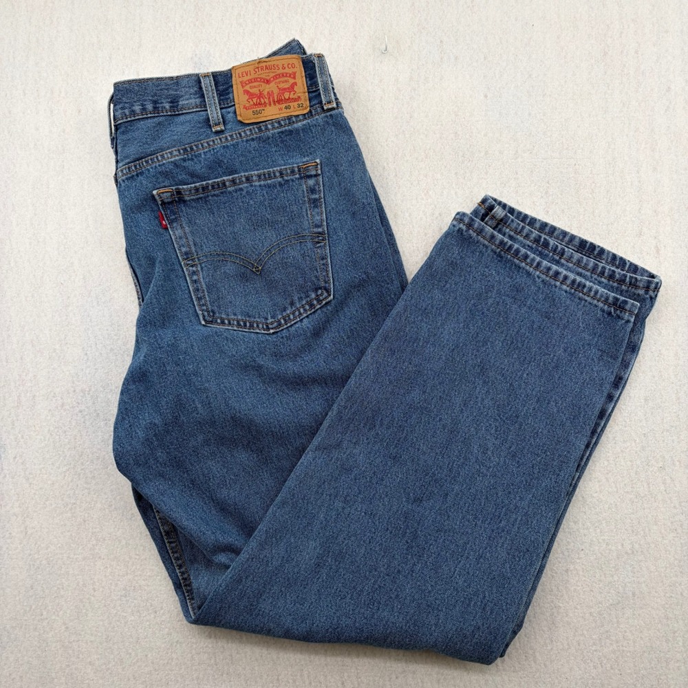 Levis 550 Relaxed Fit Tapered Leg Jeans Mens 40x32 Medium Wash Blue Denim